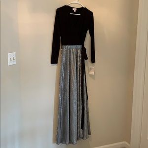 XS NWT black and silver LulaRoe Deanne dress